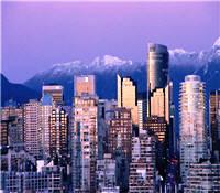 Vancouver's beautiful skyline with the Coastal Mountain range behind